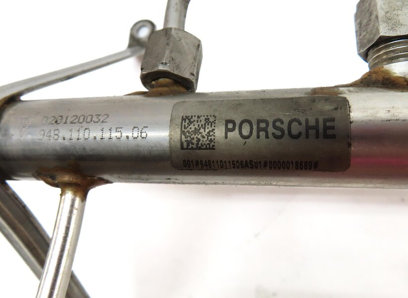Thumbnail 6: 2011 PORSCHE CAYENNE (958) 4.8L NON-TURBO ENGINE FUEL RAIL w/ LINES 94811011506