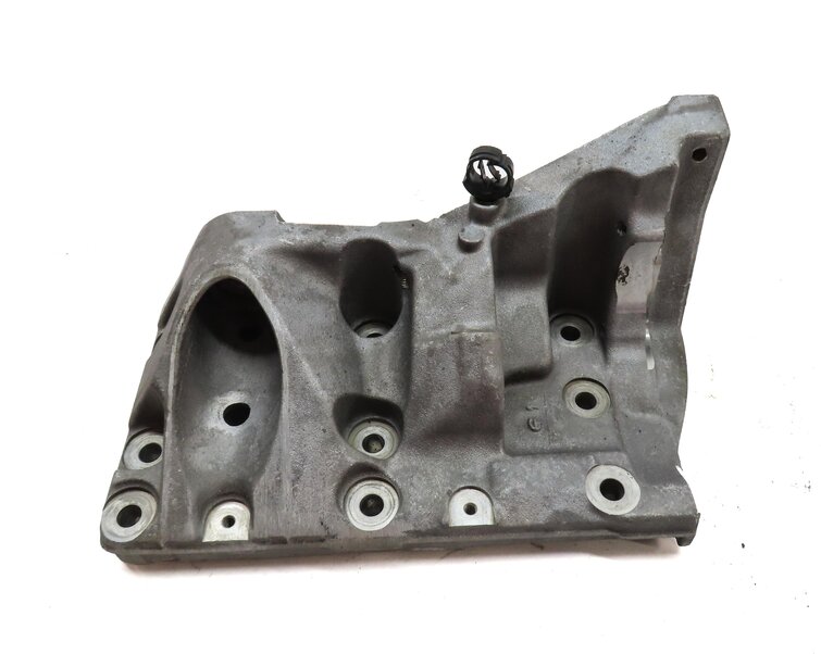 Thumbnail 2: 2011 PORSCHE CAYENNE (958) 4.8L NON-TURBO LEFT ENGINE MOTOR MOUNT BRACKET