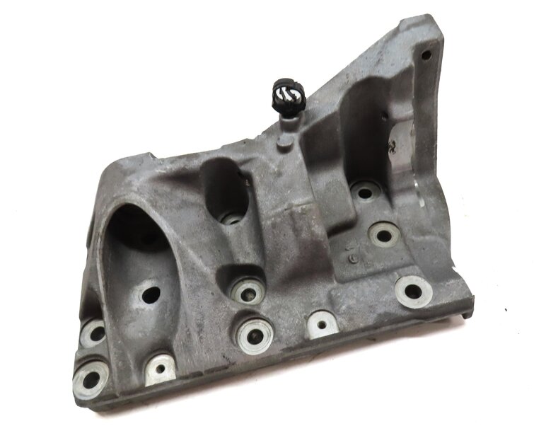 Thumbnail 3: 2011 PORSCHE CAYENNE (958) 4.8L NON-TURBO LEFT ENGINE MOTOR MOUNT BRACKET