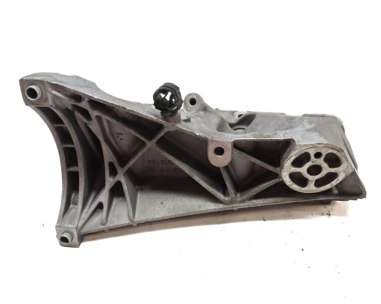Thumbnail 4: 2011 PORSCHE CAYENNE (958) 4.8L NON-TURBO LEFT ENGINE MOTOR MOUNT BRACKET