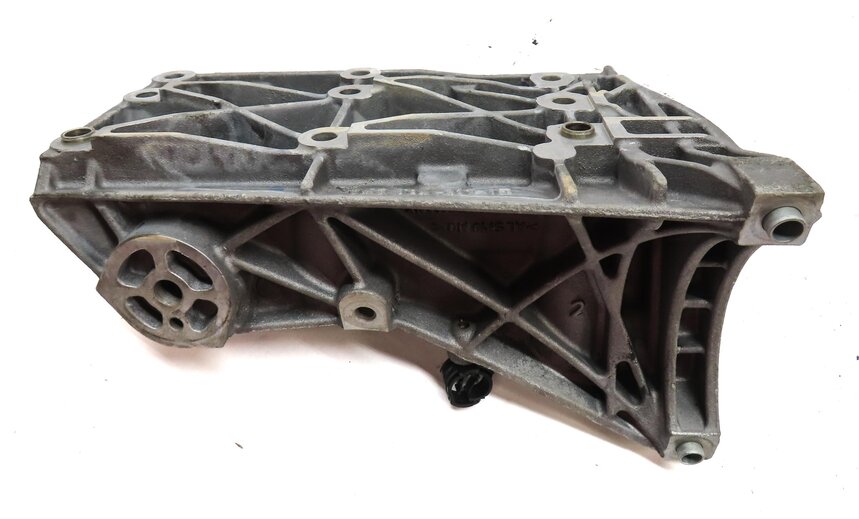 Thumbnail 6: 2011 PORSCHE CAYENNE (958) 4.8L NON-TURBO LEFT ENGINE MOTOR MOUNT BRACKET