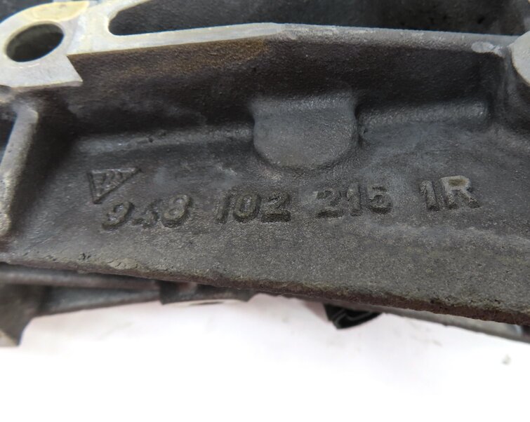 Thumbnail 7: 2011 PORSCHE CAYENNE (958) 4.8L NON-TURBO LEFT ENGINE MOTOR MOUNT BRACKET