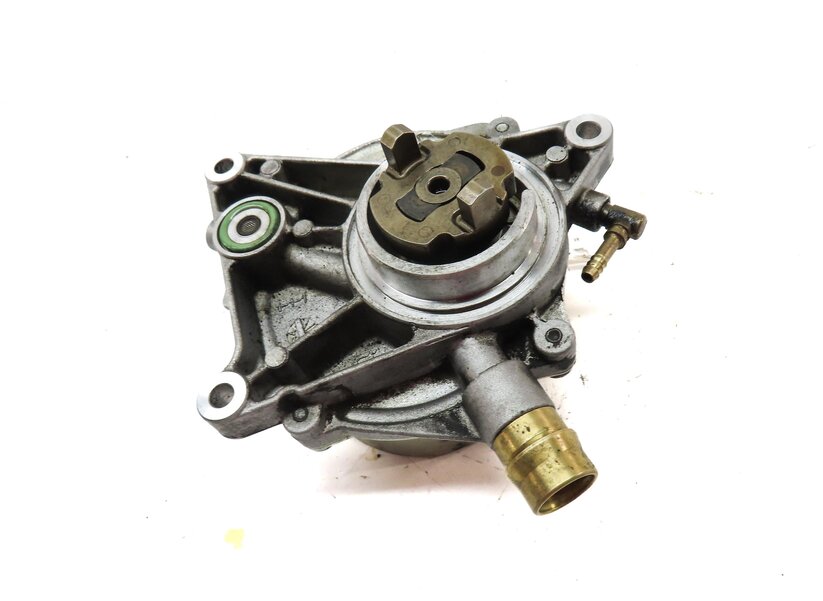 Thumbnail 3: 2011 PORSCHE CAYENNE (958) 4.8L NON-TURBO ENGINE BRAKE VACUUM PUMP 94811005006