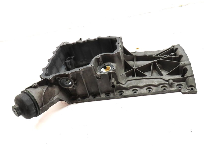 Thumbnail 2: 2011-2013 PORSCHE CAYENNE (958) 4.8L M48 V8 - UPPER ENGINE OIL PAN CRADLE