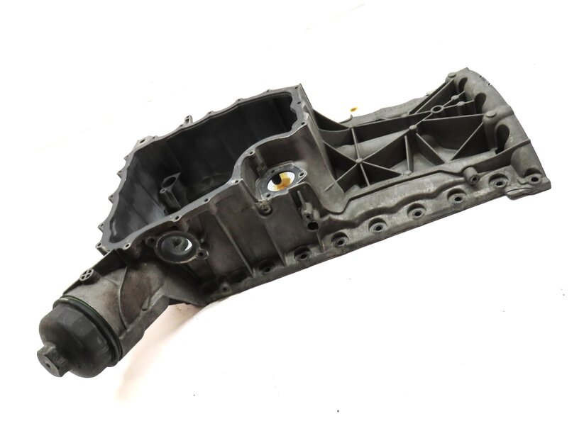 Thumbnail 3: 2011-2013 PORSCHE CAYENNE (958) 4.8L M48 V8 - UPPER ENGINE OIL PAN CRADLE