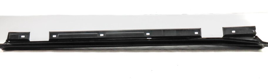 Thumbnail 6: 14-17 MERCEDES B ELECTRIC (W242) FRONT LEFT DRIVER DOOR MOULDING TRIM (BLACK)