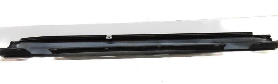 Thumbnail 7: 14-17 MERCEDES B ELECTRIC (W242) FRONT LEFT DRIVER DOOR MOULDING TRIM (BLACK)
