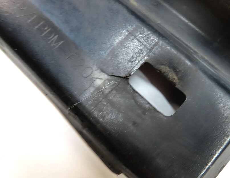 Thumbnail 10: 14-17 MERCEDES B ELECTRIC (W242) FRONT RIGHT PASSENGER DOOR MOULDING TRIM BLACK