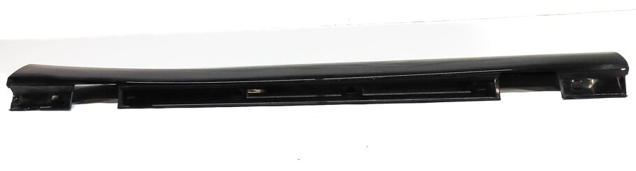 Thumbnail 5: 14-17 MERCEDES B ELECTRIC (W242) FRONT RIGHT PASSENGER DOOR MOULDING TRIM BLACK