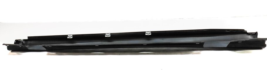 Thumbnail 7: 14-17 MERCEDES B ELECTRIC (W242) FRONT RIGHT PASSENGER DOOR MOULDING TRIM BLACK