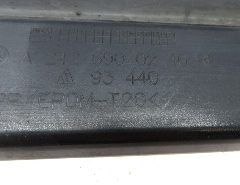 Thumbnail 9: 14-17 MERCEDES B ELECTRIC (W242) FRONT RIGHT PASSENGER DOOR MOULDING TRIM BLACK