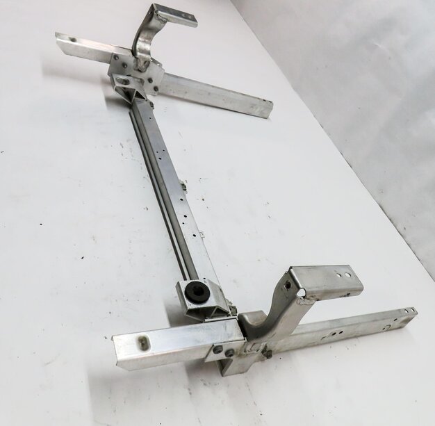 Thumbnail 5: 14-17 MERCEDES B ELECTRIC (W242) RADIATOR SUPPORT MOUNT BRACKET ASSEMBLY