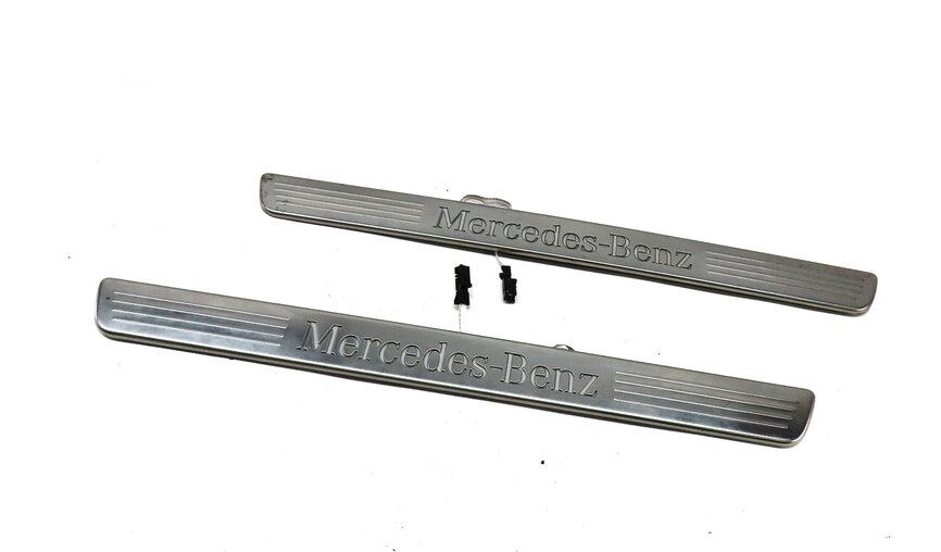 2015 MERCEDES B200e ELECTRIC (W242 W246) FRONT ILLUMINATED DOOR SILL TRIM SET-2