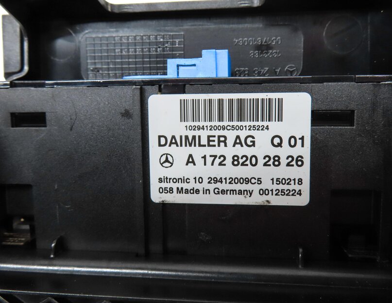 Thumbnail 7: 2015 MERCEDES B200e ELECTRIC (W242 W246) USB MEDIA INTERFACE HUB PLUG w/ TRIM