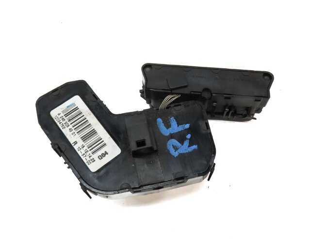 Thumbnail 5: 2015 MERCEDES B200e ELECTRIC (W242 W246) FRONT RIGHT SEAT ADJUSTMENT SWITCH
