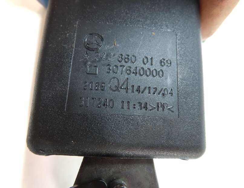 Thumbnail 12: 2015 MERCEDES B200e ELECTRIC (W242 W246) REAR SEAT SEATBELT BUCKLE RECEIVER SET
