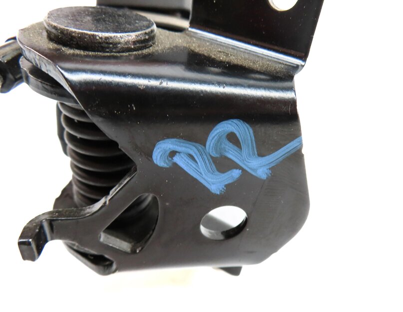 Thumbnail 7: 2015 MERCEDES B200e ELECTRIC (W242 W246) REAR SEAT SEATBELT BUCKLE RECEIVER SET