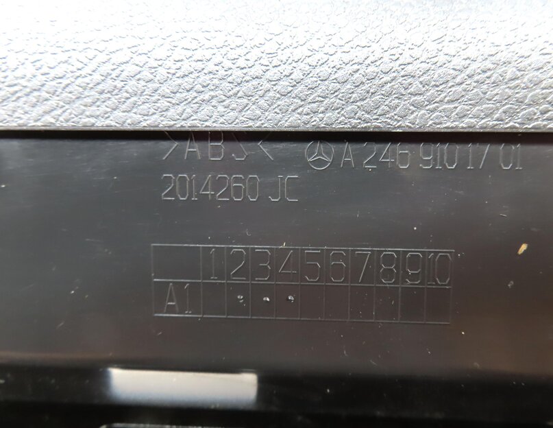 Thumbnail 8: 2015 MERCEDES B200e ELECTRIC (W242 W246) RIGHT PASSENGER SEAT COMPARTMENT BLACK