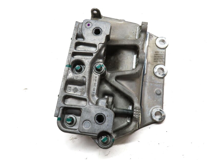 Thumbnail 7: 2015 MERCEDES B200e (W242 W246) ELECTRIC ENGINE MOTOR MOUNT BRACKET