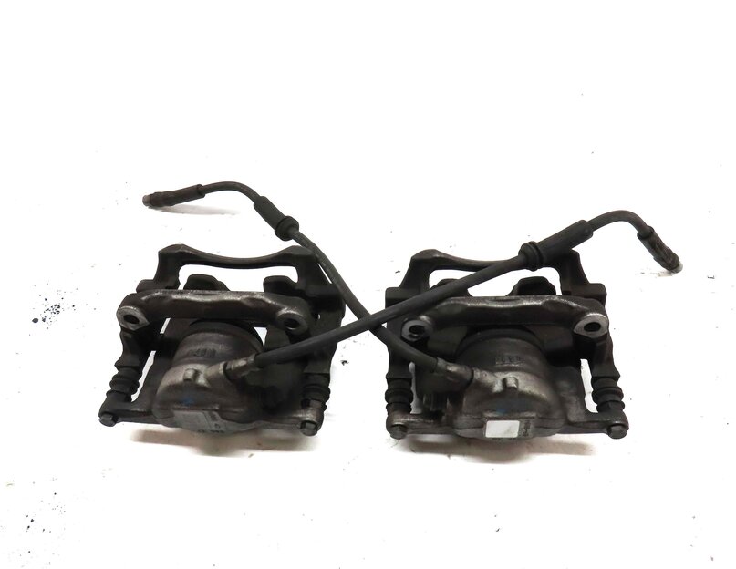 Thumbnail 5: 2014-2017 MERCEDES B ELECTRIC (W242) FRONT LEFT & RIGHT BRAKE CALIPER SET-2