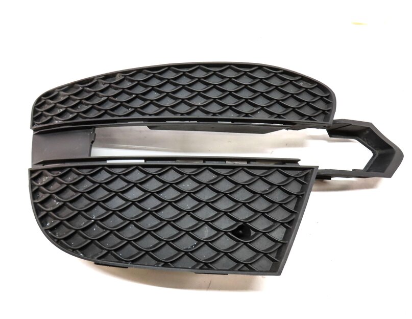 Thumbnail 2: 14-17 MERCEDES B ELECTRIC (W242) FRONT LEFT DRIVER LOWER BUMPER GRILLE TRIM
