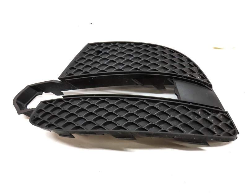 Thumbnail 4: 14-17 MERCEDES B ELECTRIC (W242) FRONT LEFT DRIVER LOWER BUMPER GRILLE TRIM