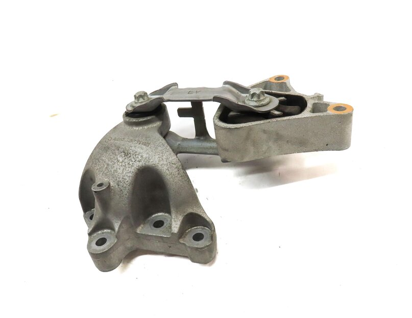 Thumbnail 3: 2015 MERCEDES B200e ELECTRIC (W242 W246) FRONT ENGINE MOTOR MOUNT BRACKET