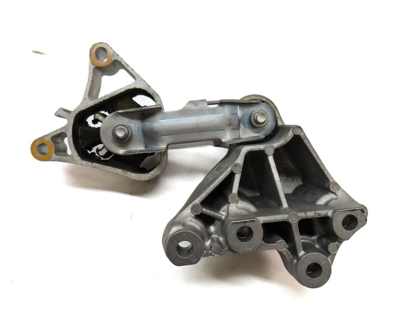 Thumbnail 5: 2015 MERCEDES B200e ELECTRIC (W242 W246) FRONT ENGINE MOTOR MOUNT BRACKET