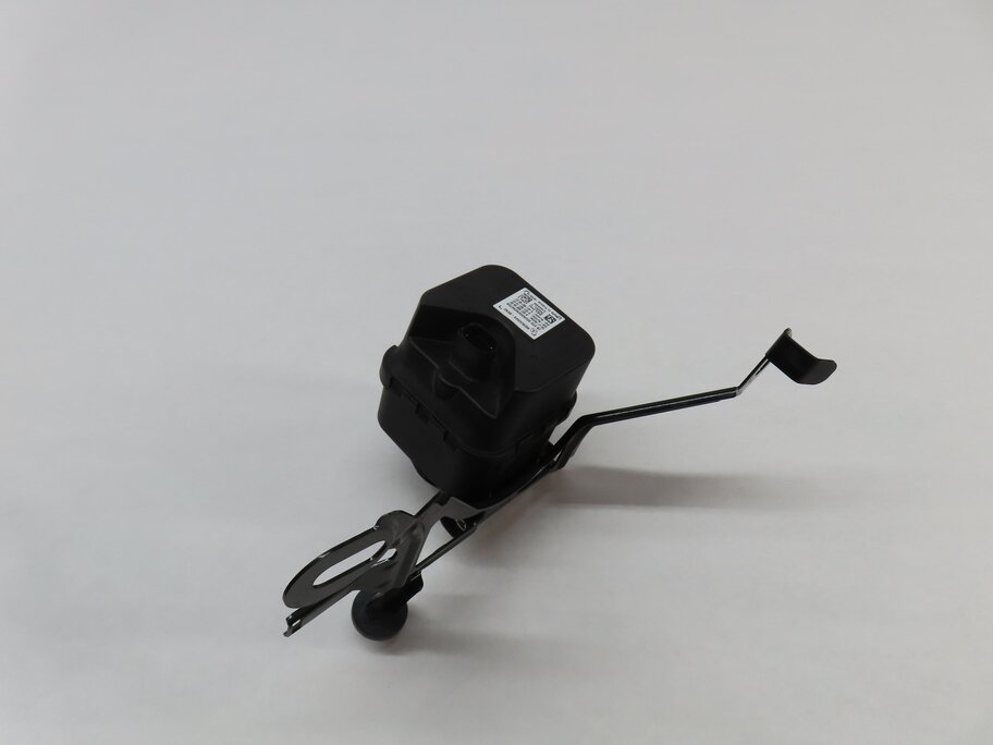 Thumbnail 3: 2015 MERCEDES B200e ELECTRIC (W242 W246) EV SOUND GENERATOR SPEAKER w/ BRACKET