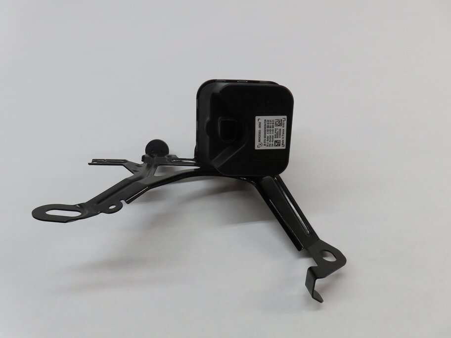 Thumbnail 4: 2015 MERCEDES B200e ELECTRIC (W242 W246) EV SOUND GENERATOR SPEAKER w/ BRACKET