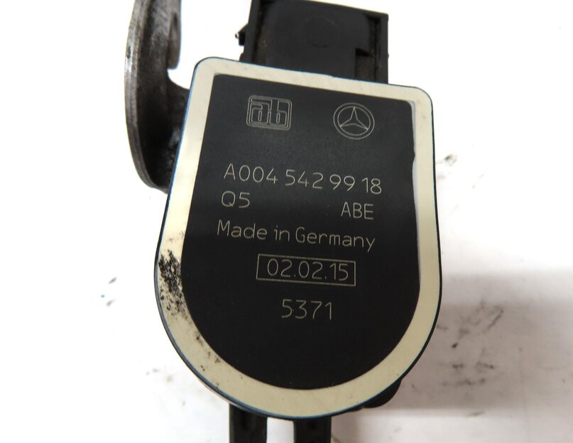 Thumbnail 6: 2015 MERCEDES B200e ELECTRIC (W242 W246) REAR RIGHT SUSPENSION HEIGHT SENSOR