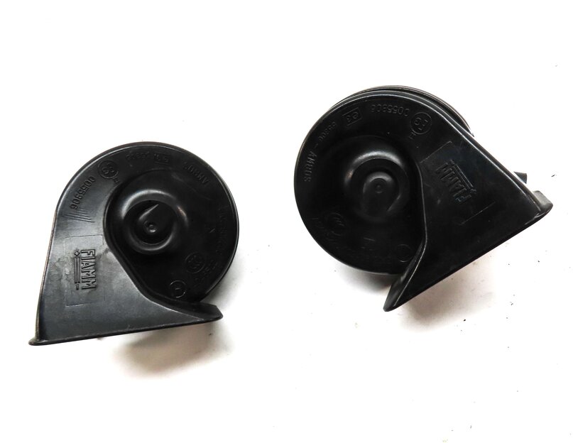 Thumbnail 3: 14-17 MERCEDES B250 CLA250 GLA250 (C117 W117 W246 X156) HIGH & LOW TONE HORN SET