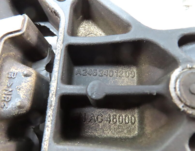 Thumbnail 7: 2015 MERCEDES B200e ELECTRIC (W242 W246) ENGINE MOTOR MOUNT MOUNTING BRACKET