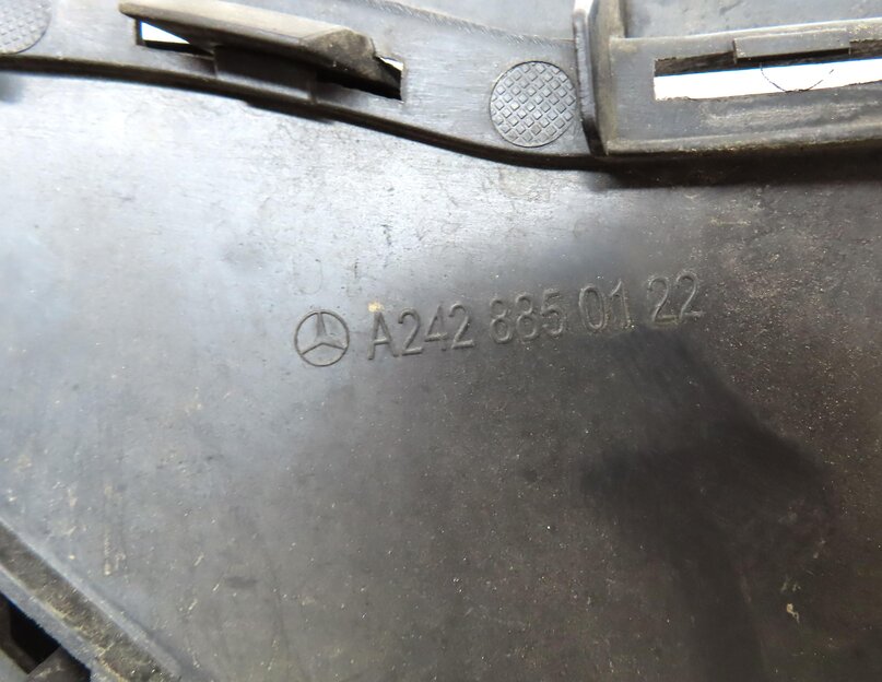 Thumbnail 10: 14-17 MERCEDES B ELECTRIC (W242) FRONT LOWER CENTER BUMPER AIR VENT GRILLE TRIM