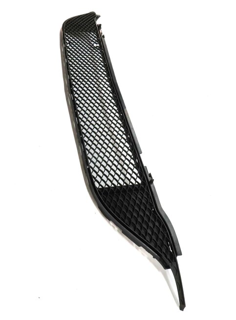 Thumbnail 4: 14-17 MERCEDES B ELECTRIC (W242) FRONT LOWER CENTER BUMPER AIR VENT GRILLE TRIM