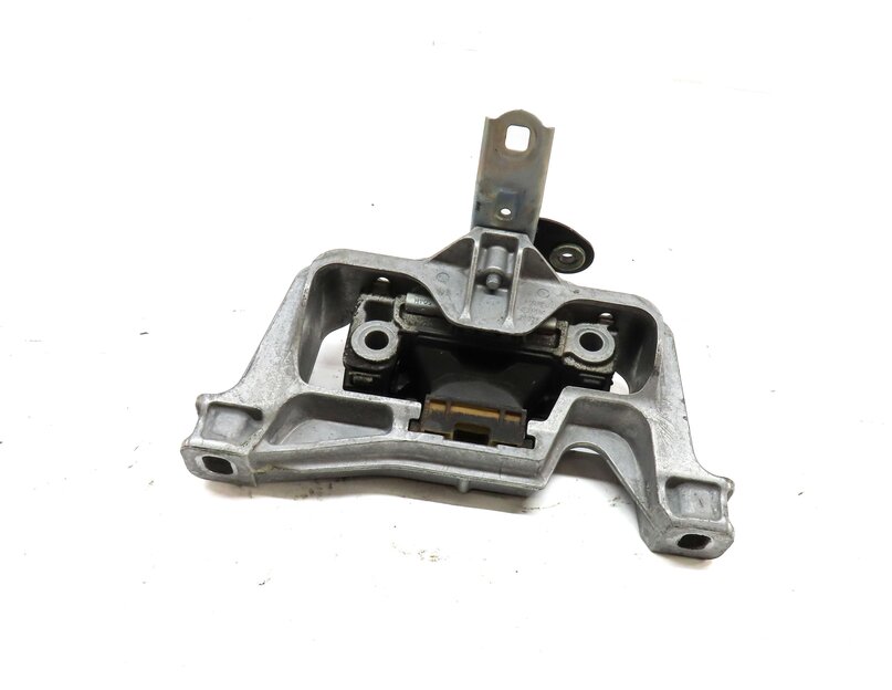 2015 MERCEDES B200e ELECTRIC (W242 W246) RIGHT ENGINE MOTOR MOUNT BRACKET