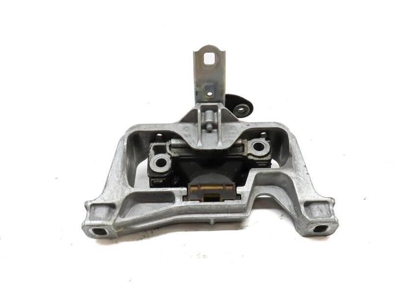 Thumbnail 2: 2015 MERCEDES B200e ELECTRIC (W242 W246) RIGHT ENGINE MOTOR MOUNT BRACKET