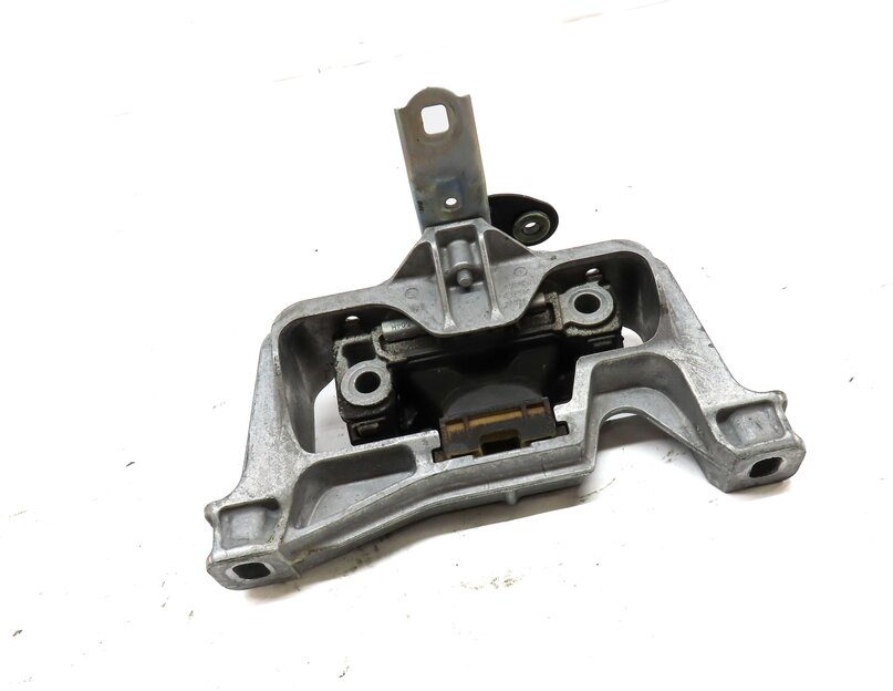 Thumbnail 3: 2015 MERCEDES B200e ELECTRIC (W242 W246) RIGHT ENGINE MOTOR MOUNT BRACKET