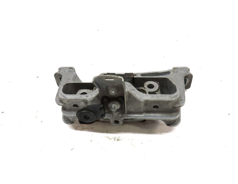 Thumbnail 4: 2015 MERCEDES B200e ELECTRIC (W242 W246) RIGHT ENGINE MOTOR MOUNT BRACKET
