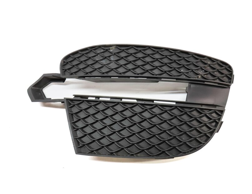 14-17 MERCEDES B ELECTRIC (W242) FRONT RIGHT LOWER BUMPER AIR VENT GRILLE TRIM