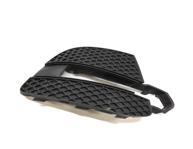 Thumbnail 2: 14-17 MERCEDES B ELECTRIC (W242) FRONT RIGHT LOWER BUMPER AIR VENT GRILLE TRIM