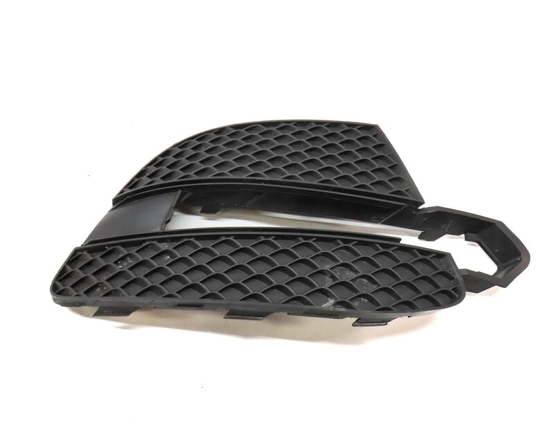 Thumbnail 3: 14-17 MERCEDES B ELECTRIC (W242) FRONT RIGHT LOWER BUMPER AIR VENT GRILLE TRIM