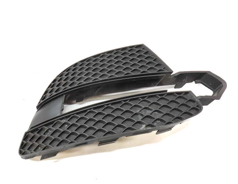 Thumbnail 4: 14-17 MERCEDES B ELECTRIC (W242) FRONT RIGHT LOWER BUMPER AIR VENT GRILLE TRIM