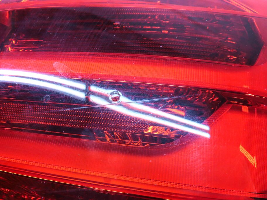 Thumbnail 7: 12-15 BMW 320i 328i 335i M3 (F30) SEDAN RIGHT OUTER TAILLIGHT BRAKE LIGHT LAMP