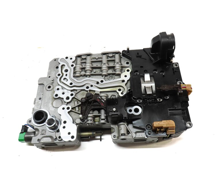 Thumbnail 2: 2013 BMW 328i 528i (F10 F30) 8HP45 A/T TRANSMISSION VALVE BODY w/ MECHATRONIC