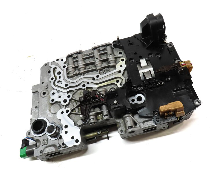 Thumbnail 3: 2013 BMW 328i 528i (F10 F30) 8HP45 A/T TRANSMISSION VALVE BODY w/ MECHATRONIC
