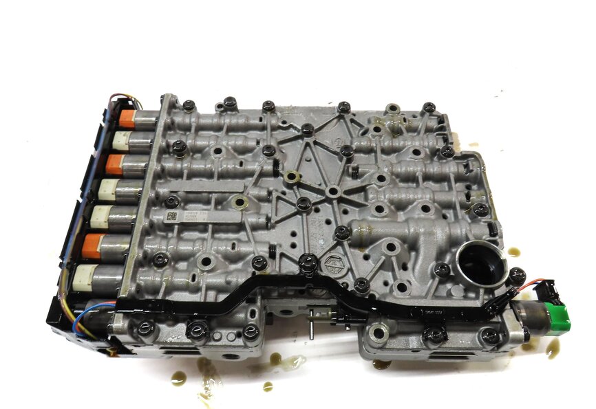 Thumbnail 5: 2013 BMW 328i 528i (F10 F30) 8HP45 A/T TRANSMISSION VALVE BODY w/ MECHATRONIC
