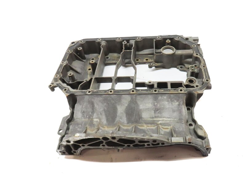 Thumbnail 2: 2015 AUDI A7 (C7 4G8) 3.0L SUPER CTUA ENGINE UPPER ENGINE OIL PAN 06E103603