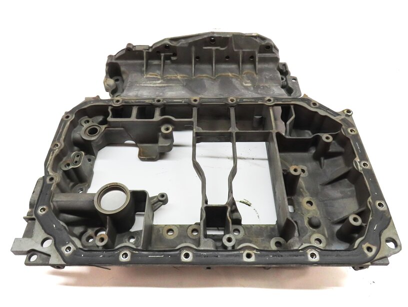 Thumbnail 4: 2015 AUDI A7 (C7 4G8) 3.0L SUPER CTUA ENGINE UPPER ENGINE OIL PAN 06E103603