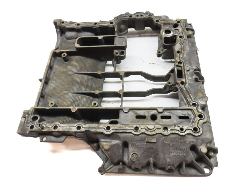 Thumbnail 6: 2015 AUDI A7 (C7 4G8) 3.0L SUPER CTUA ENGINE UPPER ENGINE OIL PAN 06E103603